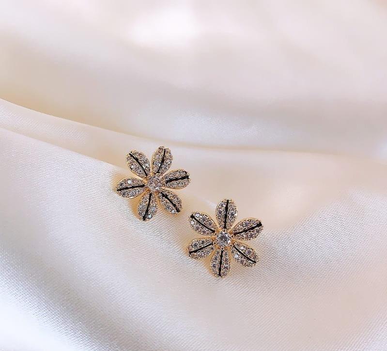 Modern Sunflower Design Earrings Studs